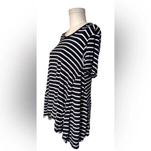 Swingy stripe knit trapeze top - Dahlya - Stitchfix -navy and white